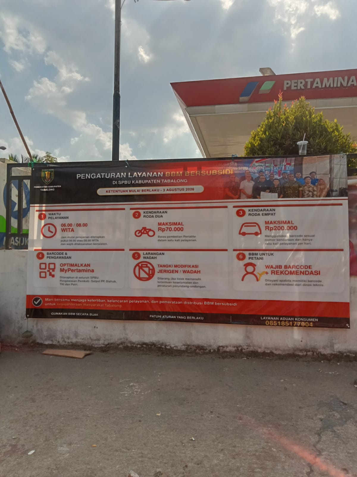 Ket Gambar: Himbauan Pemda yang dipasang di pintu Masuk SPBU laburau Tanjung